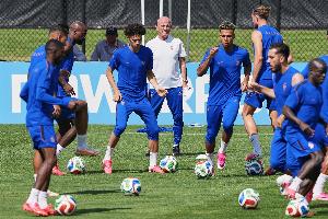 法国队教练助手表示：确实有段时间表现不佳，需努力改正