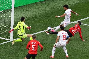 雷扎伊扬表现抢眼，全场3射门1射正1拦截4抢断，得分6.8