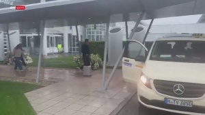 冷清寂静！世界杯意外止步32强，德国队在倾盆大雨中抵达慕尼黑