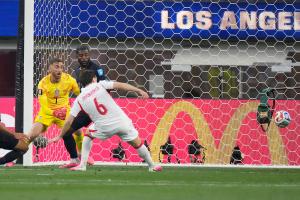 土耳其2-1逆转胜美国！流畅配合助力土耳其，柯克曲打入关键球